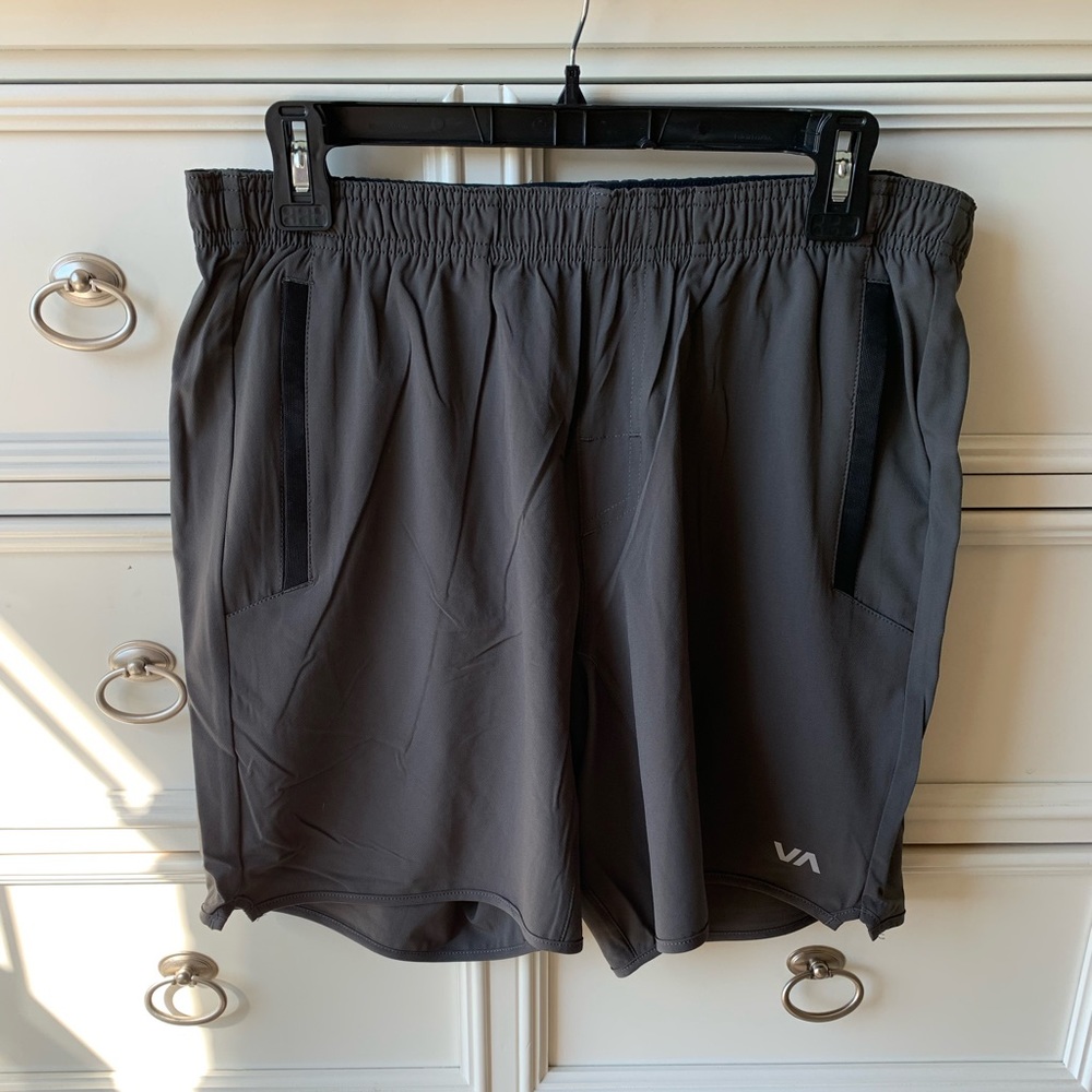 RVCA 17” yogger shorts